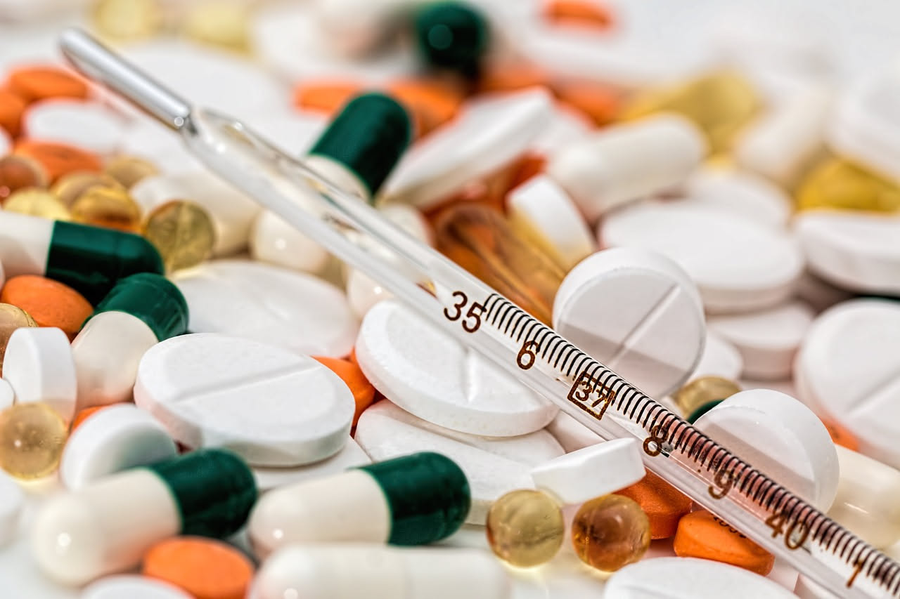 Farmaci umani al cane: quali sono davvero pericolosi e perché